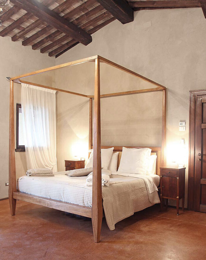 Camera con letto a baldacchino realizzato per Villa Della Torre